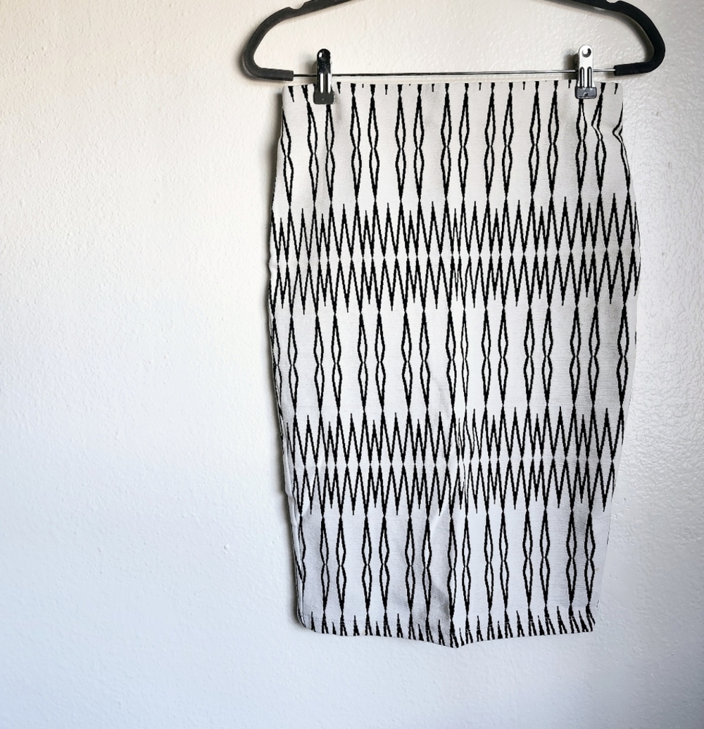 ZARA Geometric Knit Pencil Skirt Size M Black White Retro Mod Diamond Print